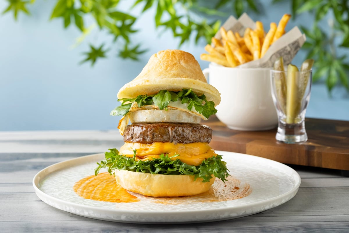 Summer-Exclusive Fuji Burger with Koshu Wine Beef and Venison at Fuji Marriott Hotel Yamanakako – photo 2