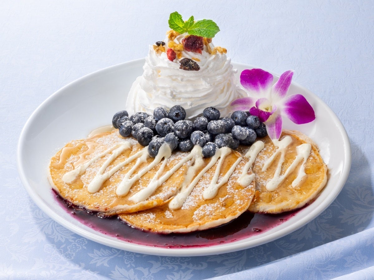 Hawaiian Pancakes and Acai Bowls with Fresh Blueberries at La Ohana in Tokyo – photo 3