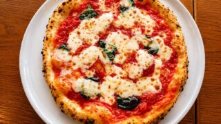 New Pizza Stand Opens in Yokohama Offering Affordable Margherita Pizza