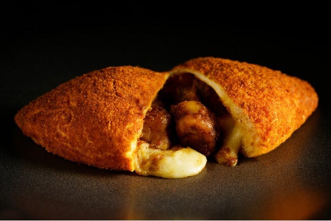 Yokohama's Hotel New Grand and Giraffa Collaborate on Special Curry Bread for Hamafes – photo 2