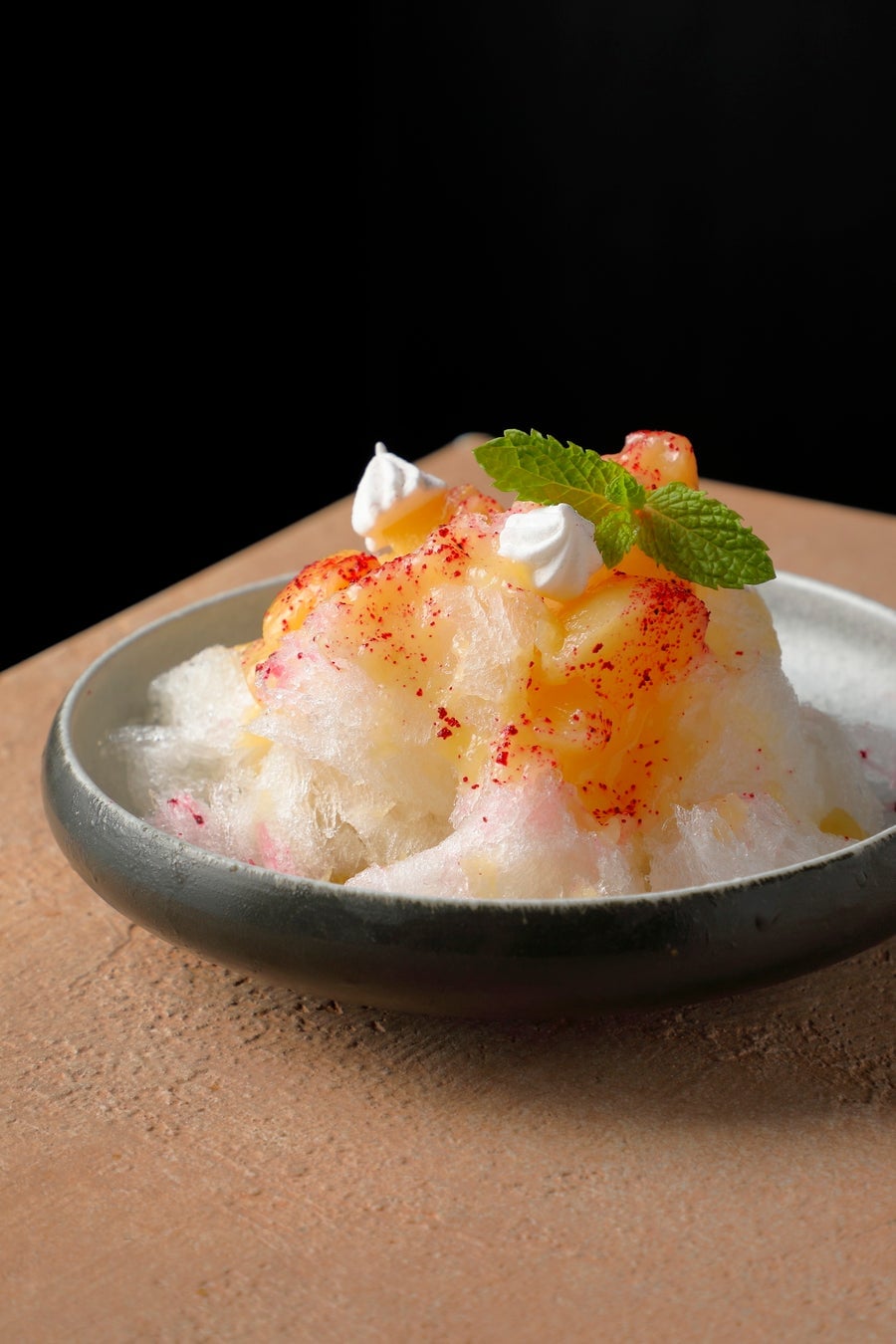 Enjoy shaved ice alongside parfaits, with prices starting at ¥3,500 (tax included) for individual items.