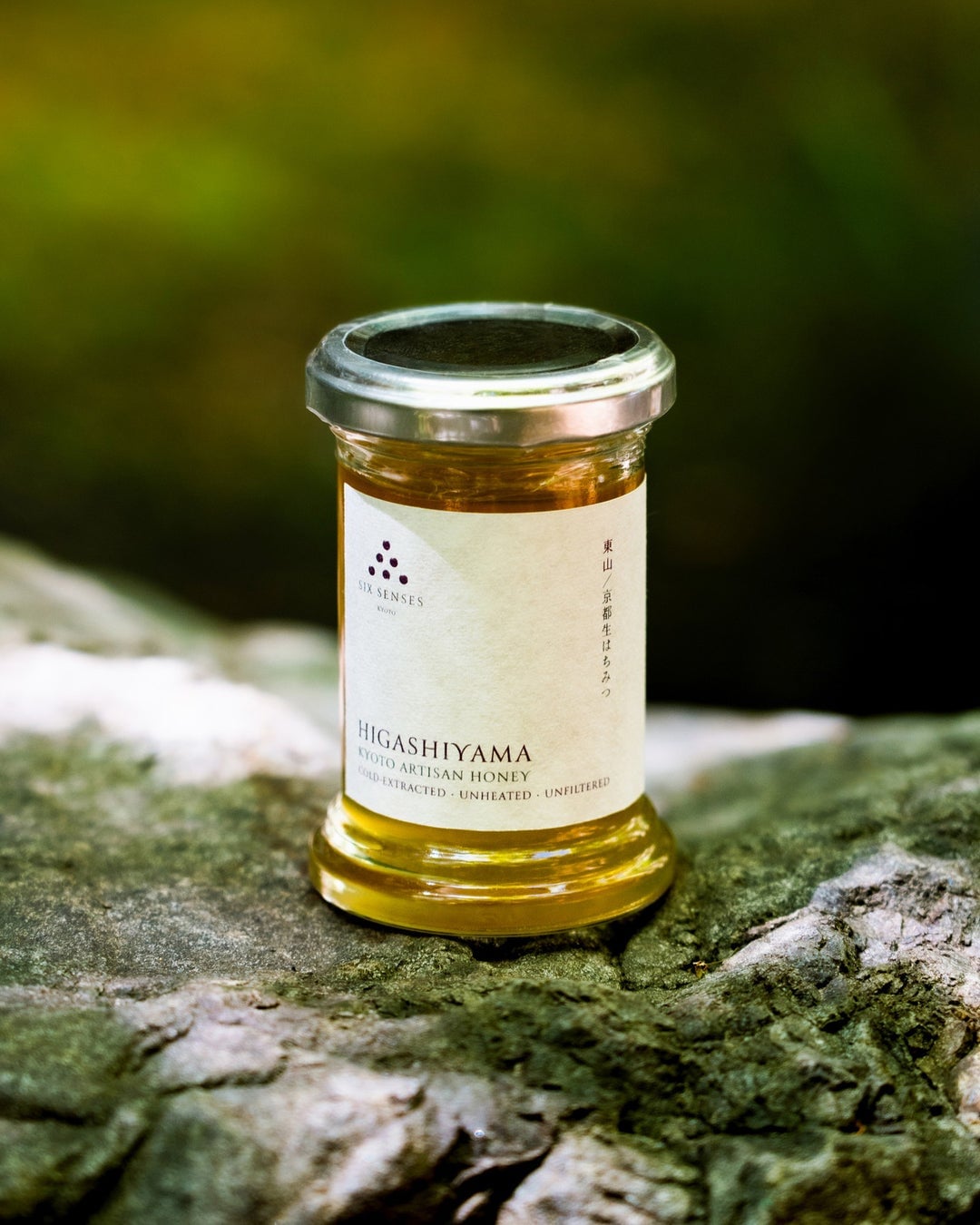 Higashiyama/Kyoto Raw Honey is available for ¥3,000 (tax included) per 100g.
