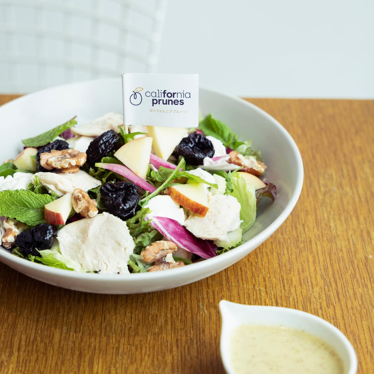 A fresh salad combining the sweetness of prunes with the refreshing aroma of apples and celery. Enjoy the high nutritional value of prunes, rich in dietary fiber, potassium, iron, and polyphenols.