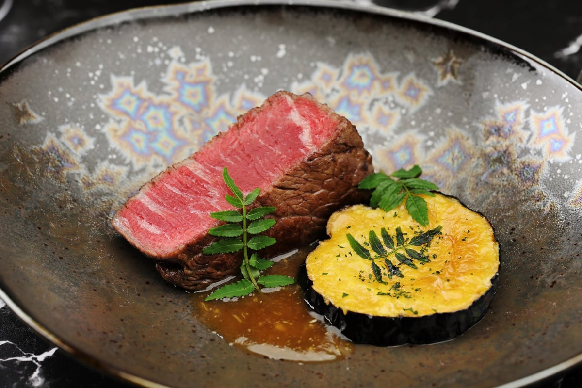 Charcoal-Grilled Wagyu Beef with Tortoiseshell Sauce and Kamo Eggplant Miso Gratin