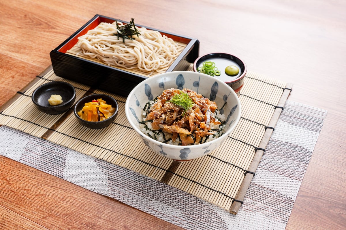 Oita Local Cuisine: Ryukyu Bowl and Zaru Soba — ¥1,290 (tax included)
