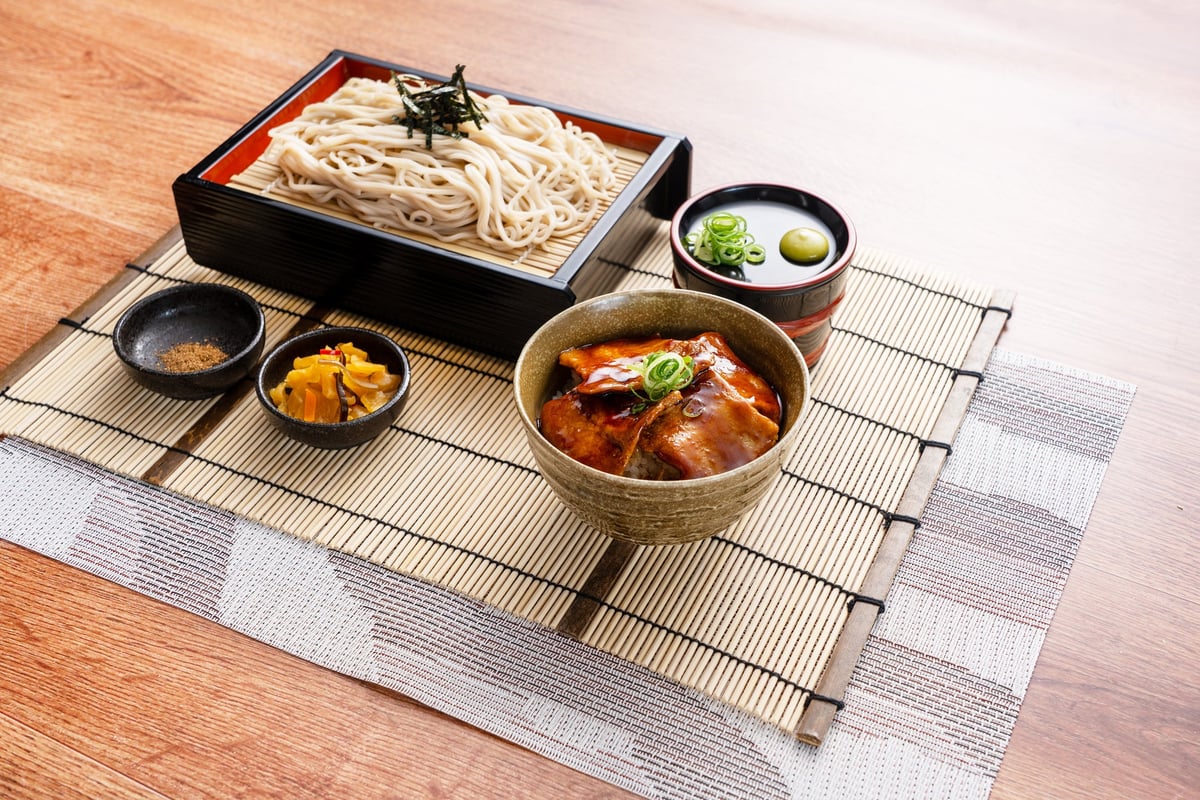 Obihiro Specialty: Small Pork Bowl and Zaru Soba — ¥990 (tax included)