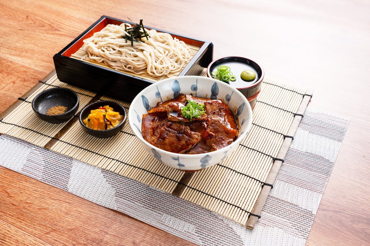 Obihiro Specialty: Pork Bowl and Zaru Soba — ¥1,290 (tax included)
