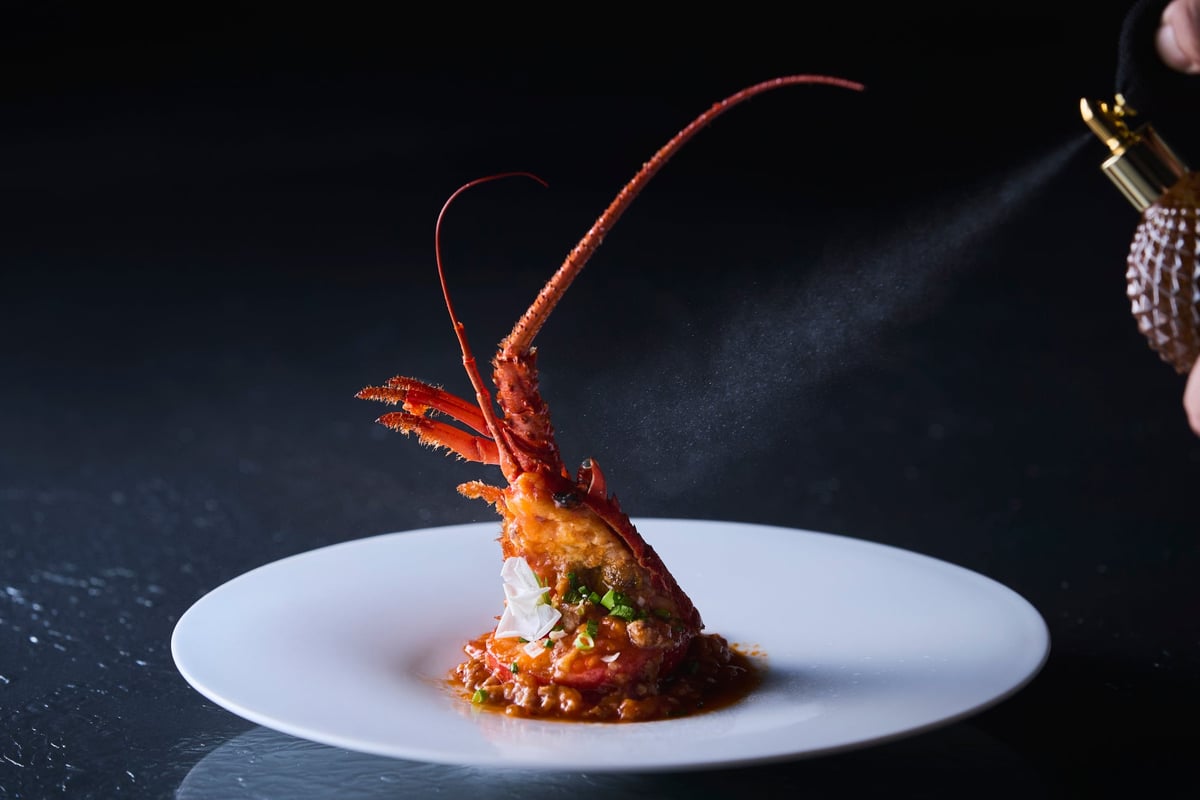 Whiskey-flavored chili sauce lobster (Four Seasons Hotel Osaka 'Jiang-Nan Chun')