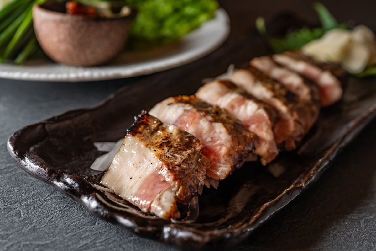 Shimanoto pork aged with salt koji - 2,420 yen