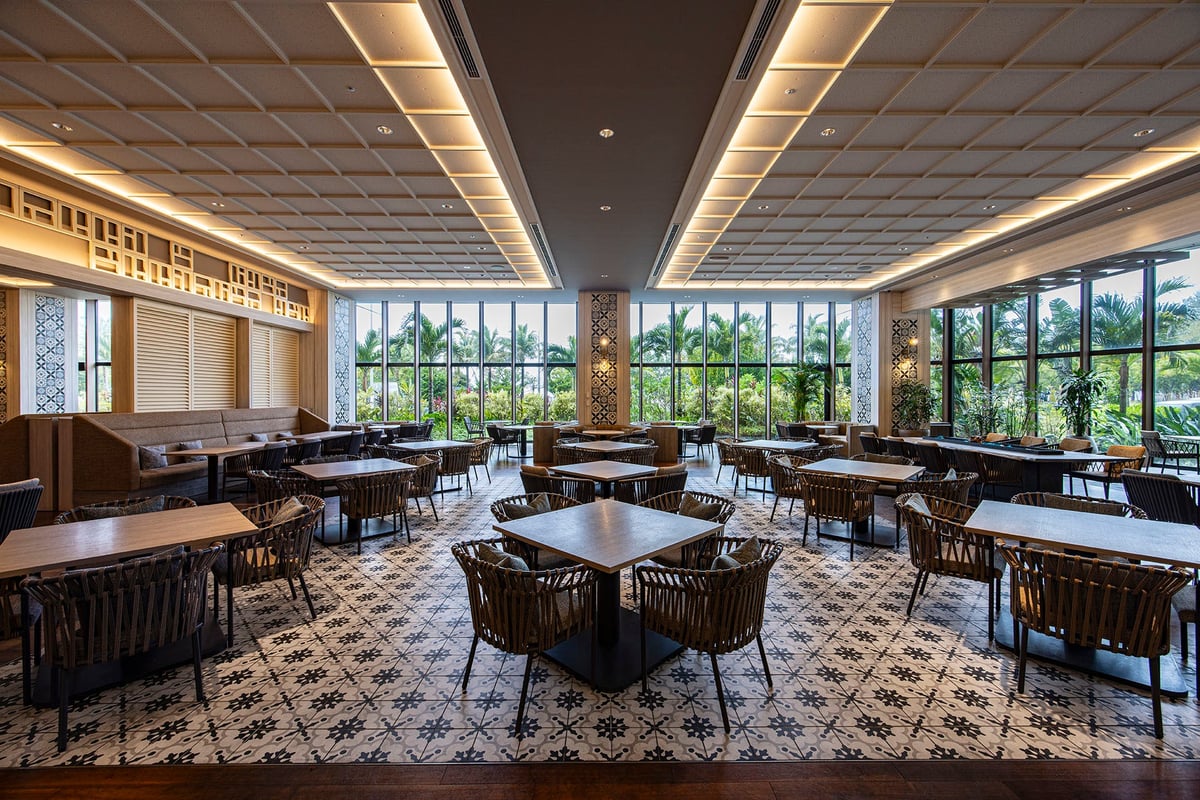All-Day Dining Zinon interior