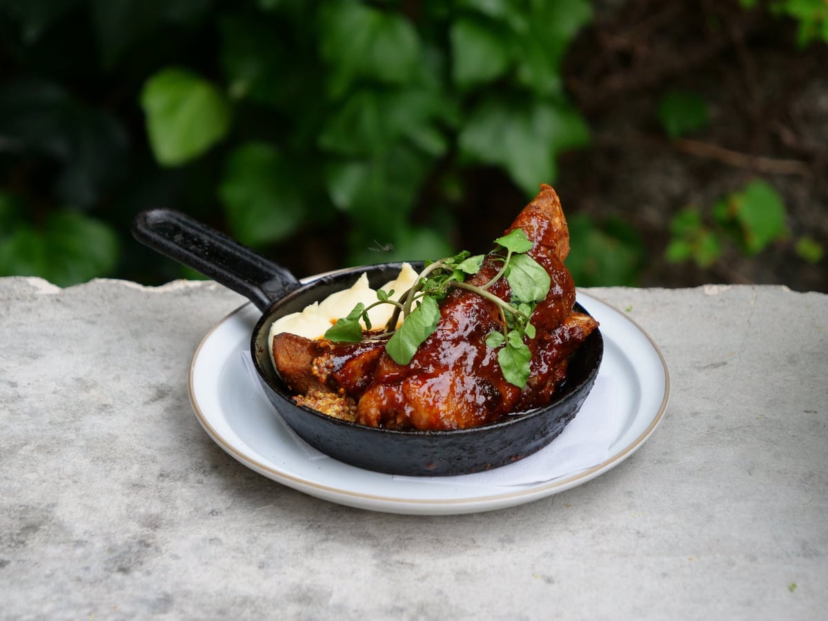 Special ginger pork cooked at low temperature with mashed potatoes.