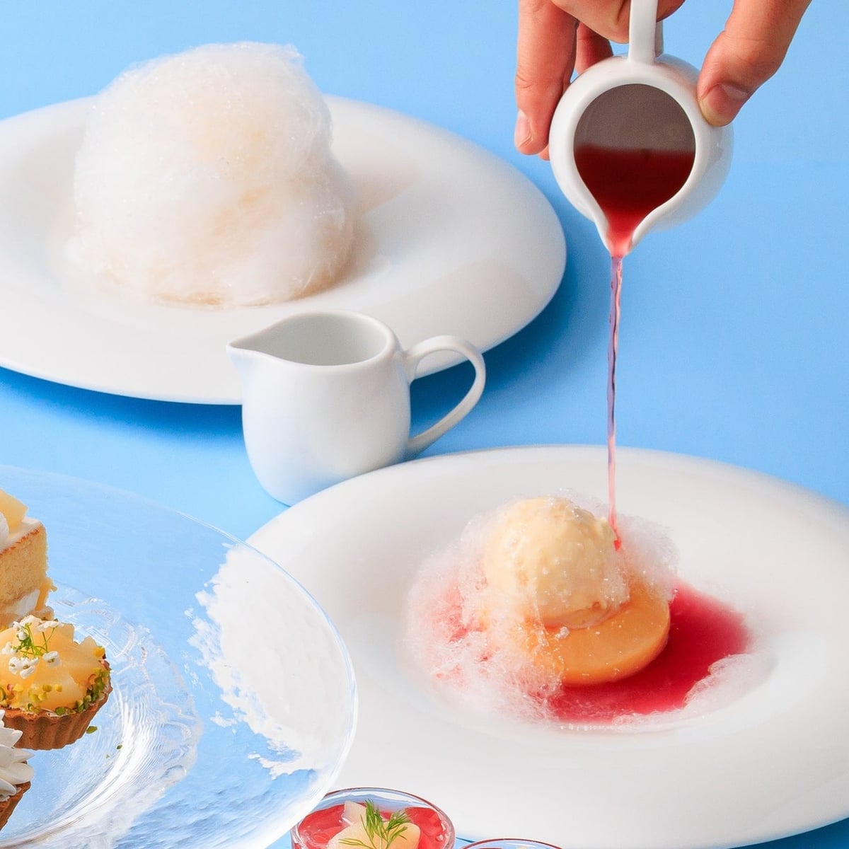 Signature Dessert Set — Hors d'oeuvres, Savories, and 10 Types of Tea Free Flow ¥6,800 (tax included)