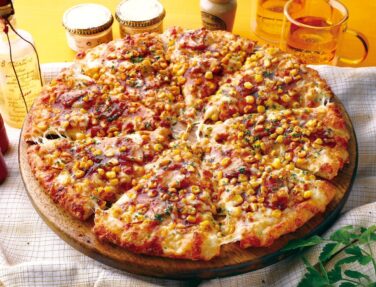 pizza la hokkaido sweet corn teriyaki mayo pizza tokyo 01