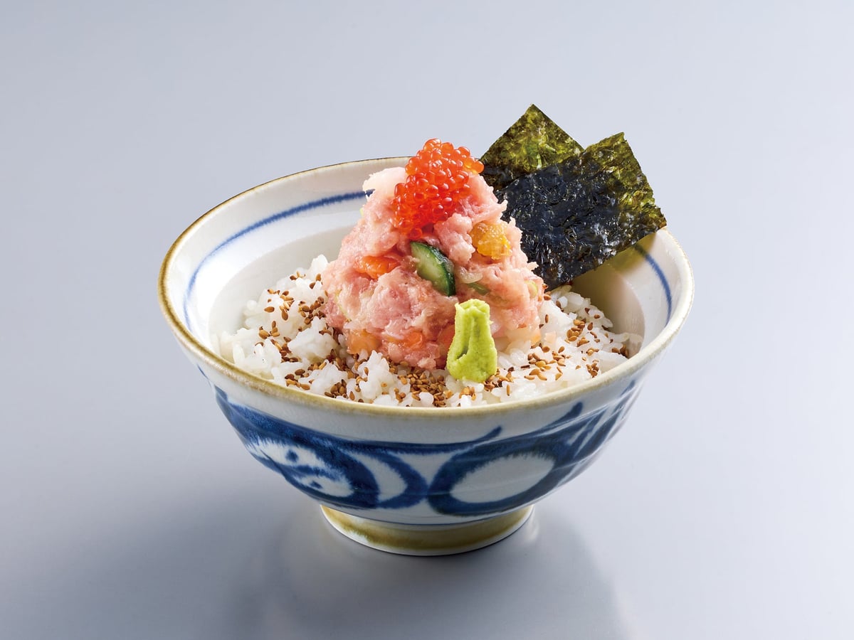 Kaisen-don (Seafood Bowl) — ¥990 (tax included ¥1,089)