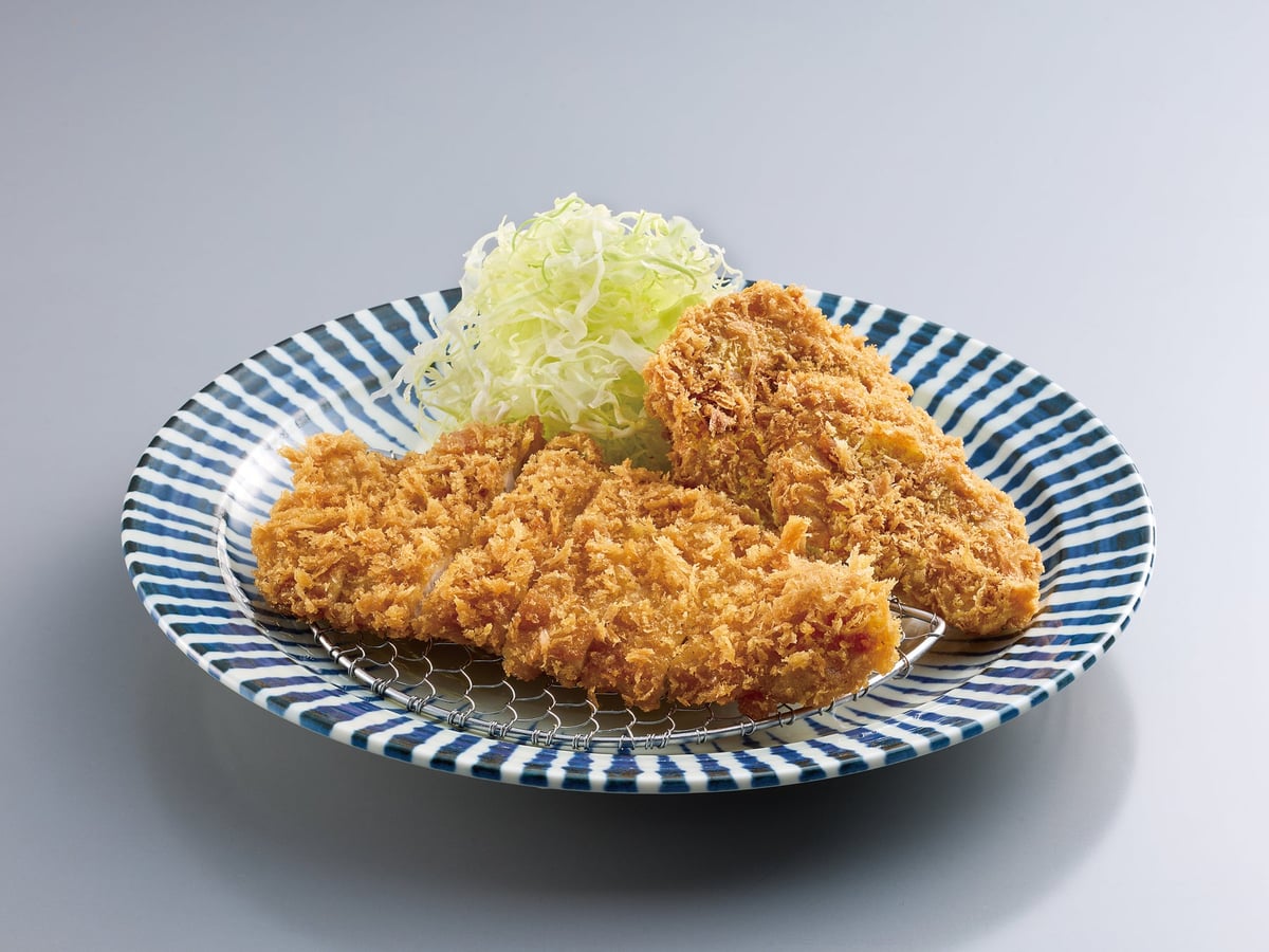 *The photo shows a combination plate with 80g Rosu Katsu (pork loin cutlet) and 2 pieces of Hire Katsu (pork fillet cutlet)