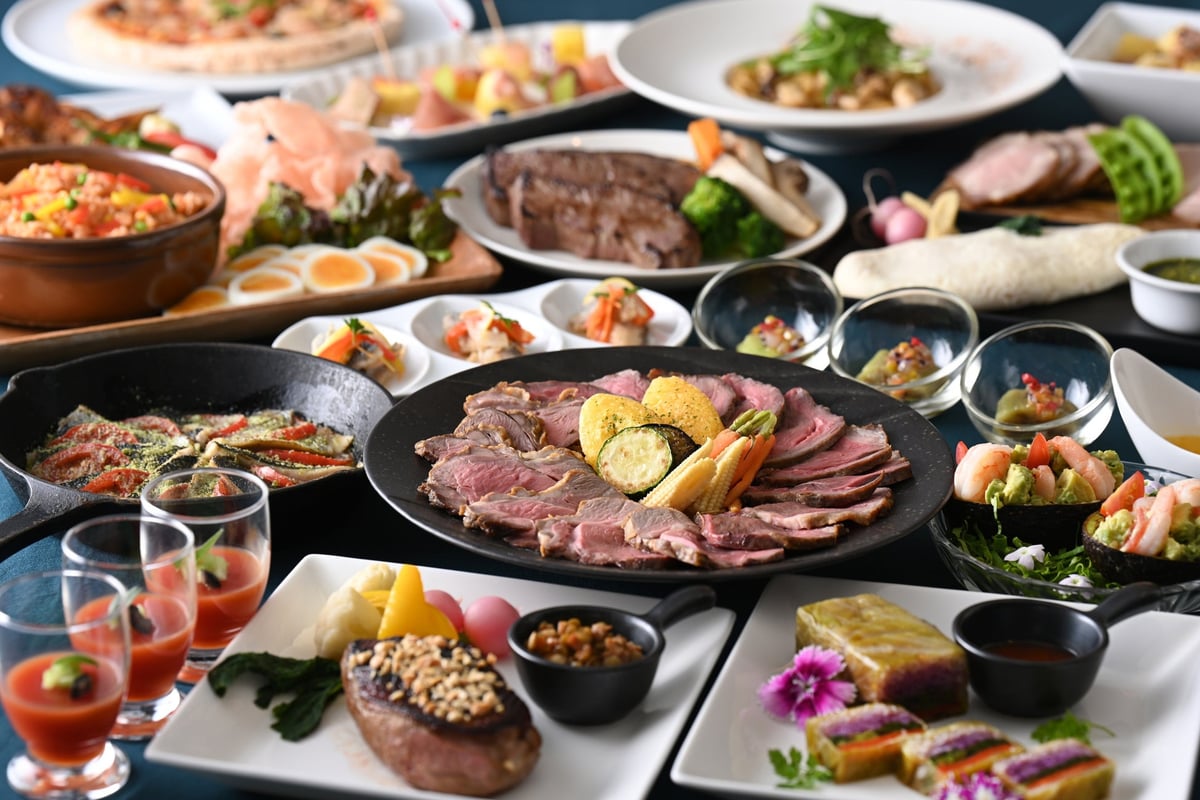 Spice x Tropical Summer Extravaganza Buffet (Image) *Note: The photo includes dishes available only at dinner.
