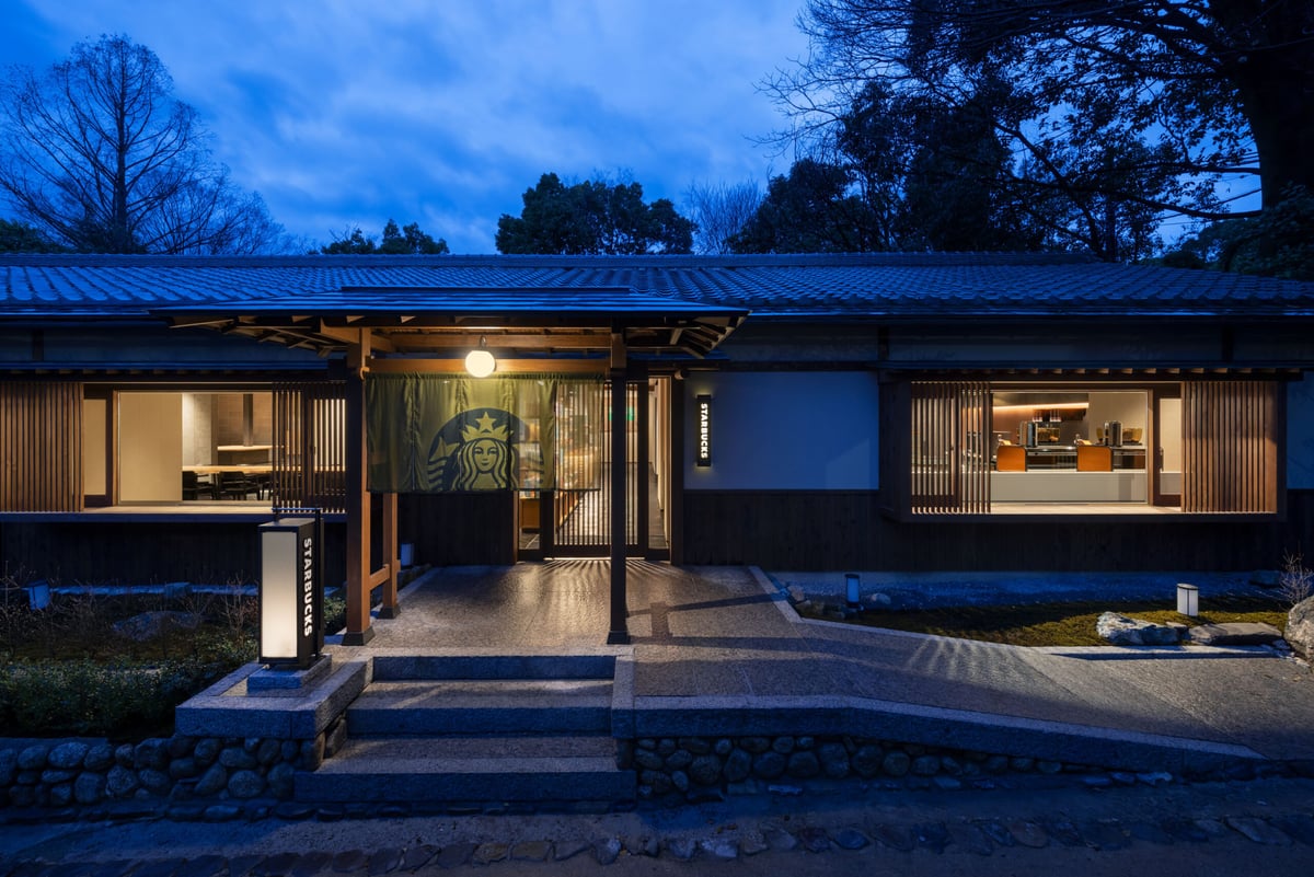 Starbucks Opens New Store in Kyoto's Maruyama Park March 30