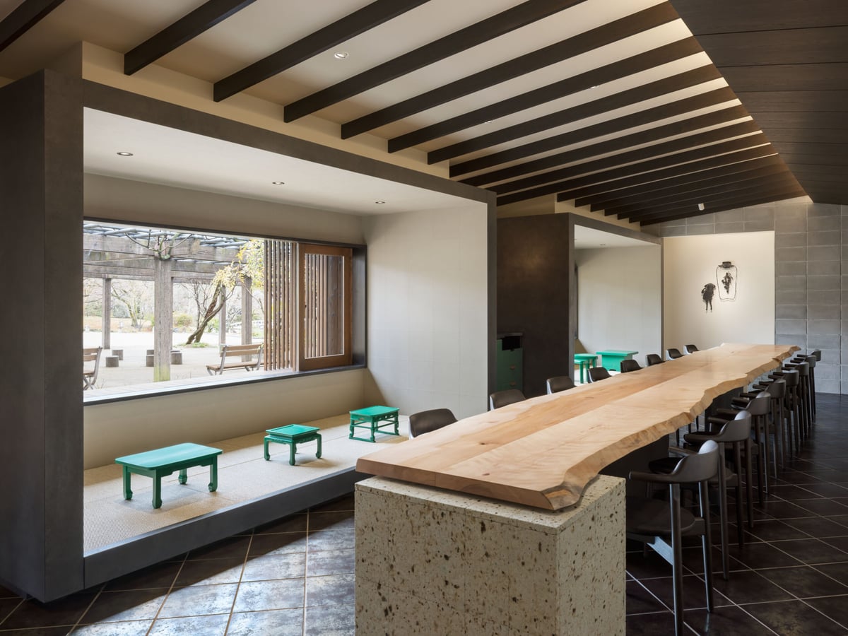 Starbucks Opens New Store in Kyoto's Maruyama Park March 30