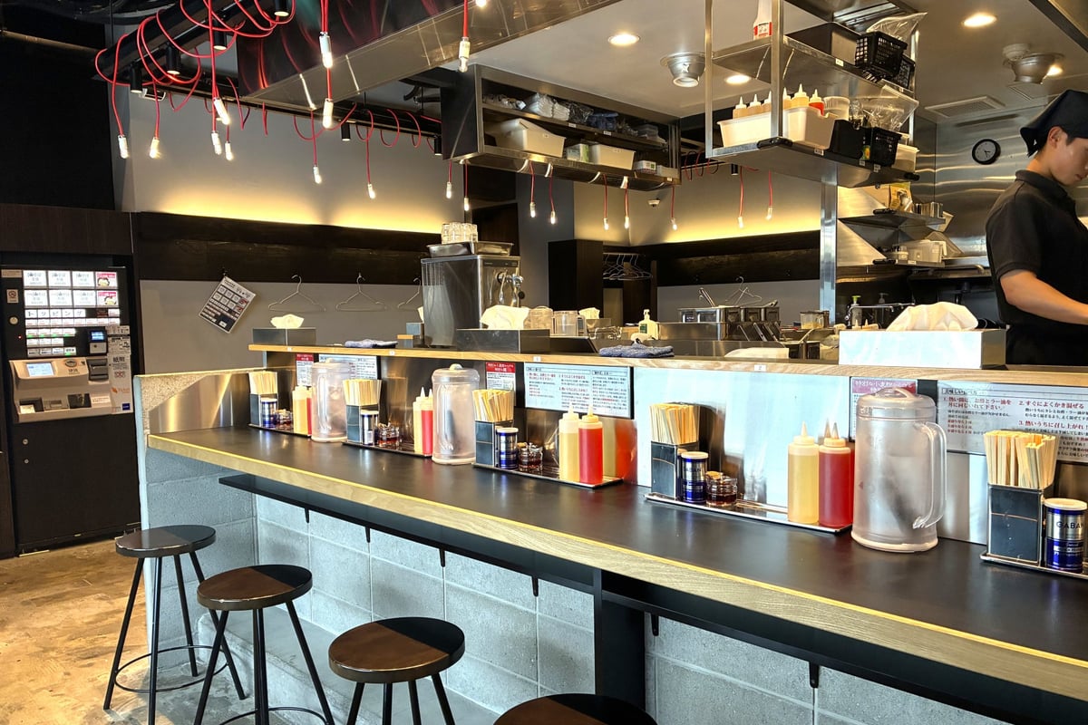 Interior of Tokyo Abura-gumi Sohonten Kanazawa Katamachi Branch