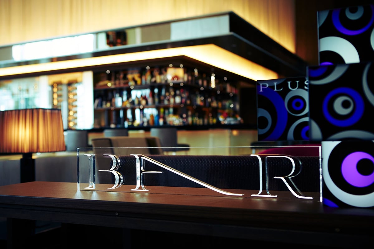 「BAR PLUS」