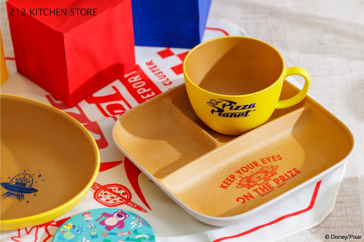 (From the left) Oval plate ¥1,980 / Partition plate ¥2,200 / Mug ¥1,540 each