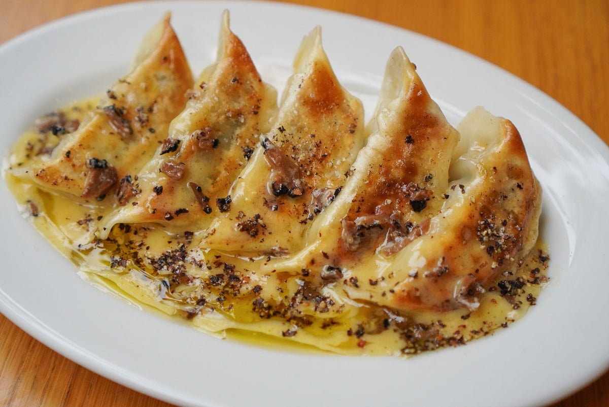 Akasaka Sakura Sakasus' Salt Butter Truffle Gyoza (6 pieces) — ¥1,296 (tax included)