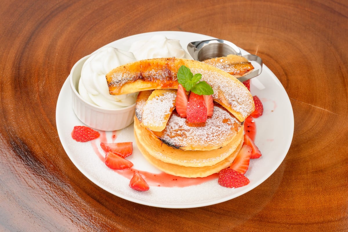 Strawberry and brulee banana pancakes (tax included ¥1,749)