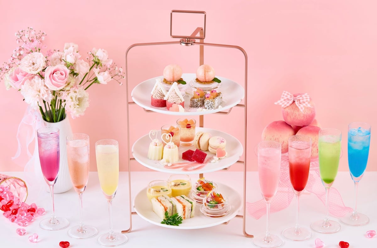 Peach Love Afternoon Tea with One Support Drink 6,400 yen (tax included)