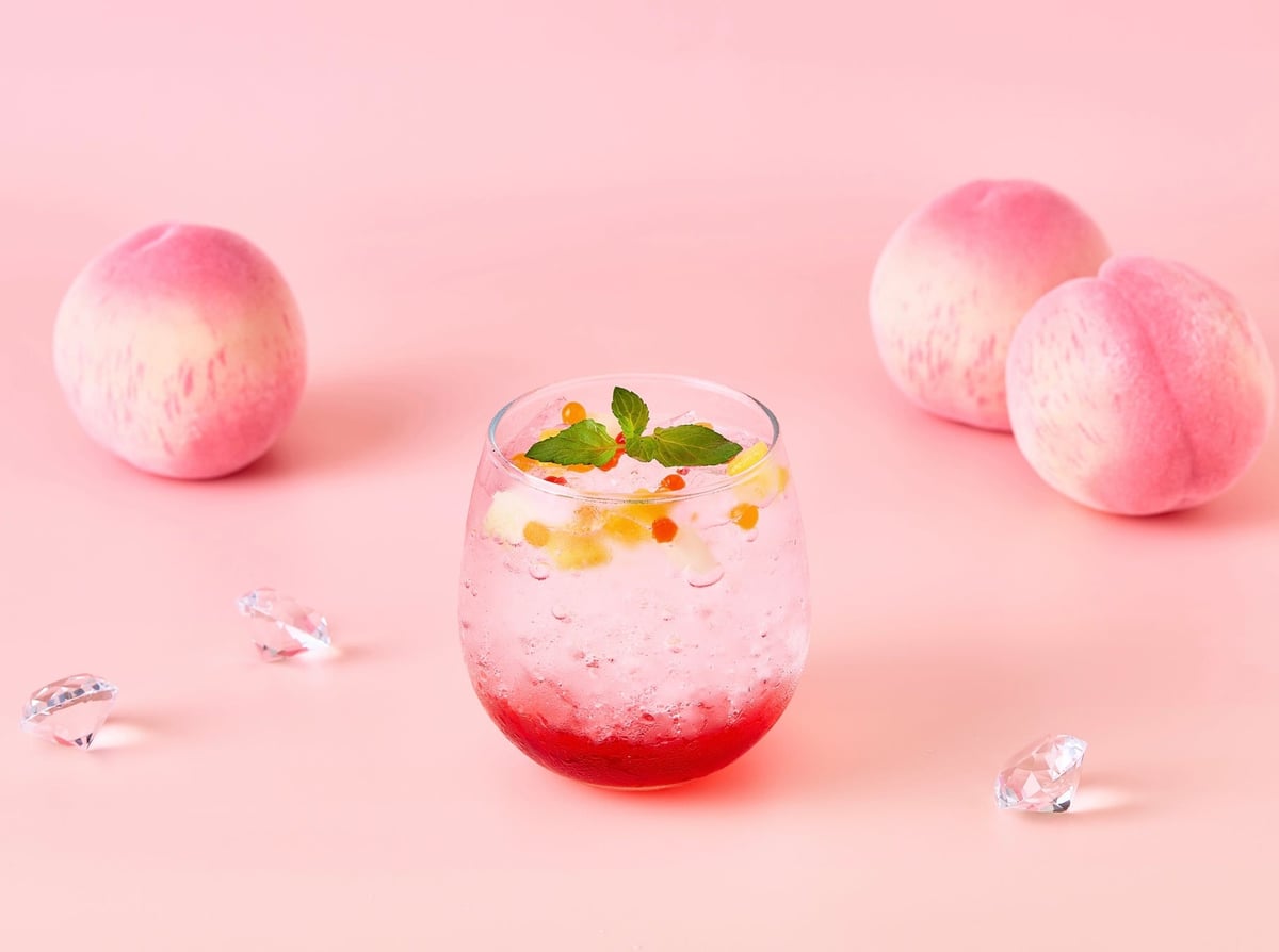 Peach Pink Tea Soda 1,100 yen (tax included)