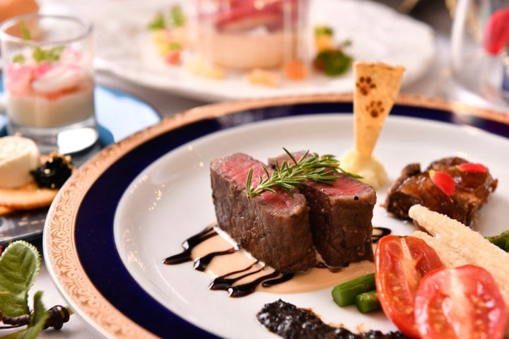 Beauty & the Beast Cafe in Yokohama Debuts 10th Anniversary Dinner Course