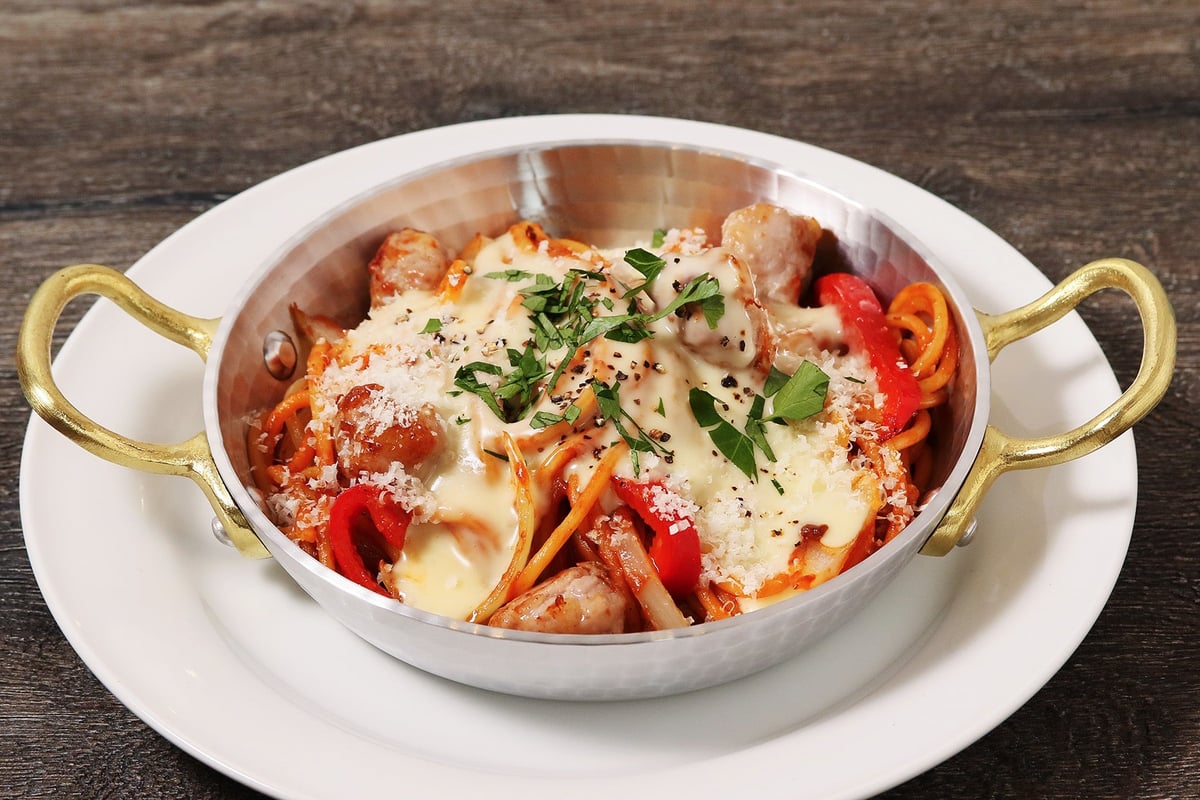 Café 1894 Unveils Updated Dinner Menu in Tokyo