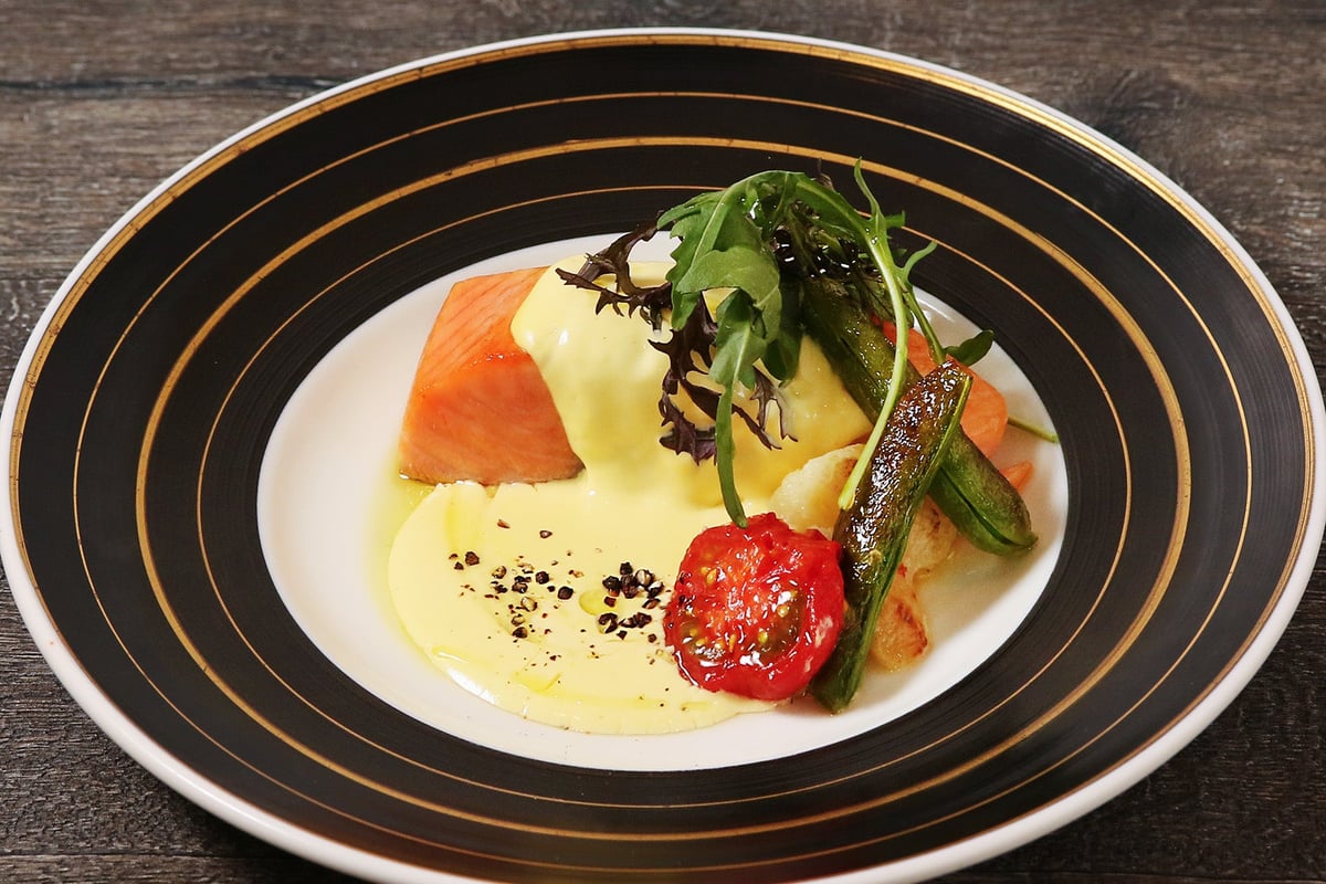 Café 1894 Unveils Updated Dinner Menu in Tokyo