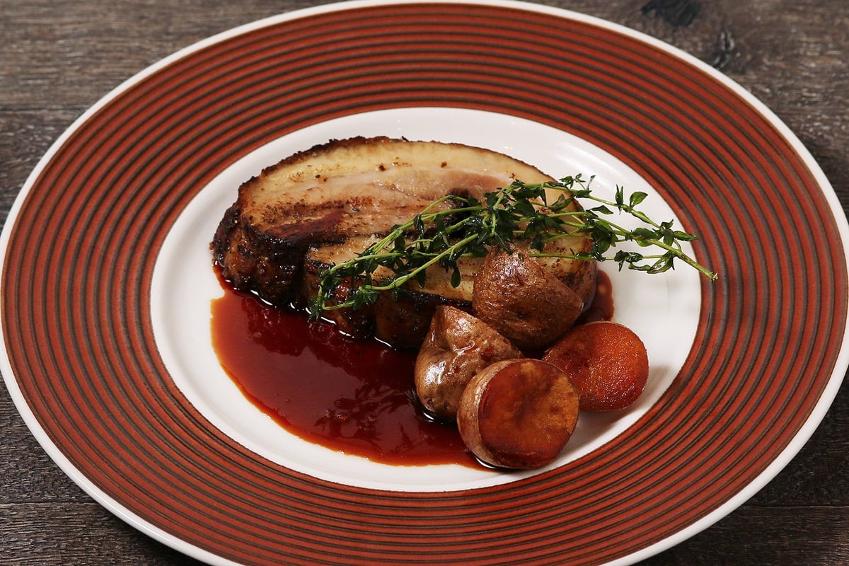 Café 1894 Unveils Updated Dinner Menu in Tokyo