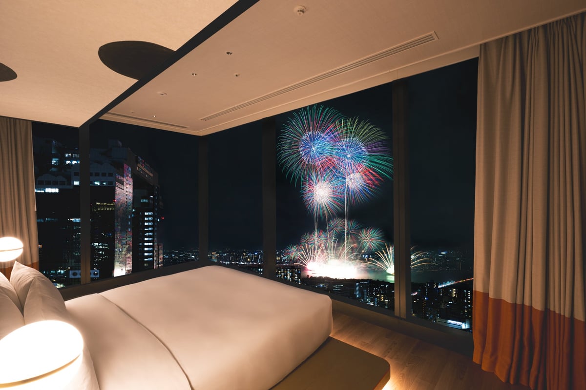 Fireworks Premium View Room Image