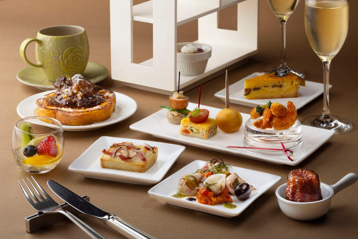 Champagne Afternoon Tea at Bar & Café Camellia, Tokyo Station Hotel From August 1