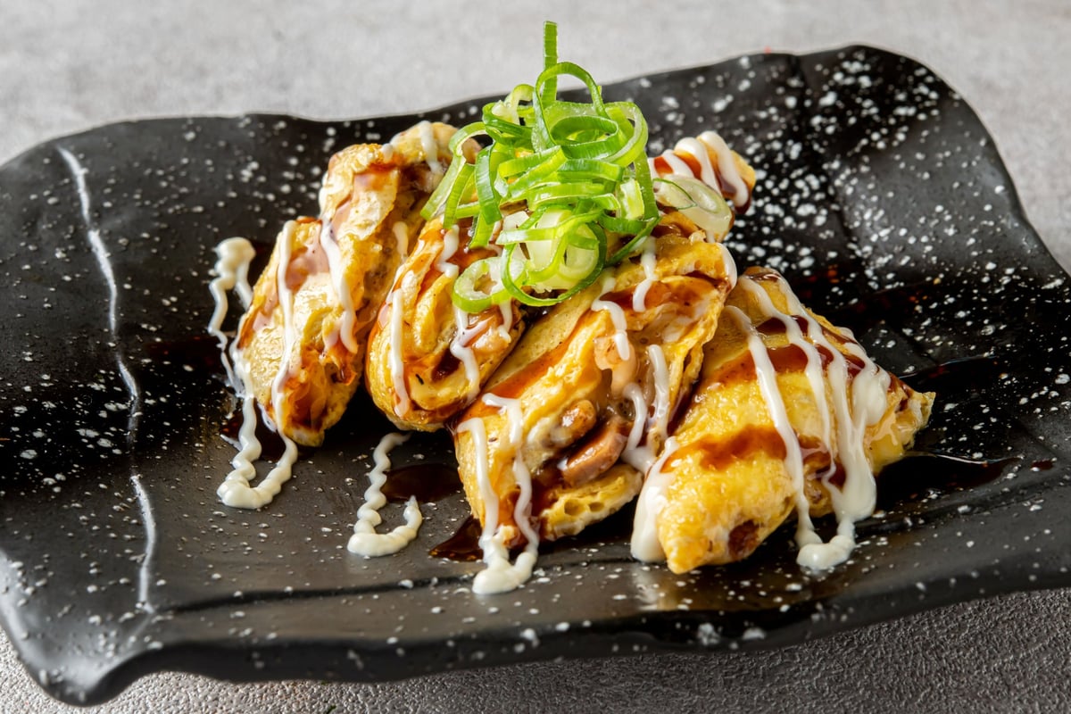 Osaka specialty tonpeiyaki: ¥680 (tax included)
