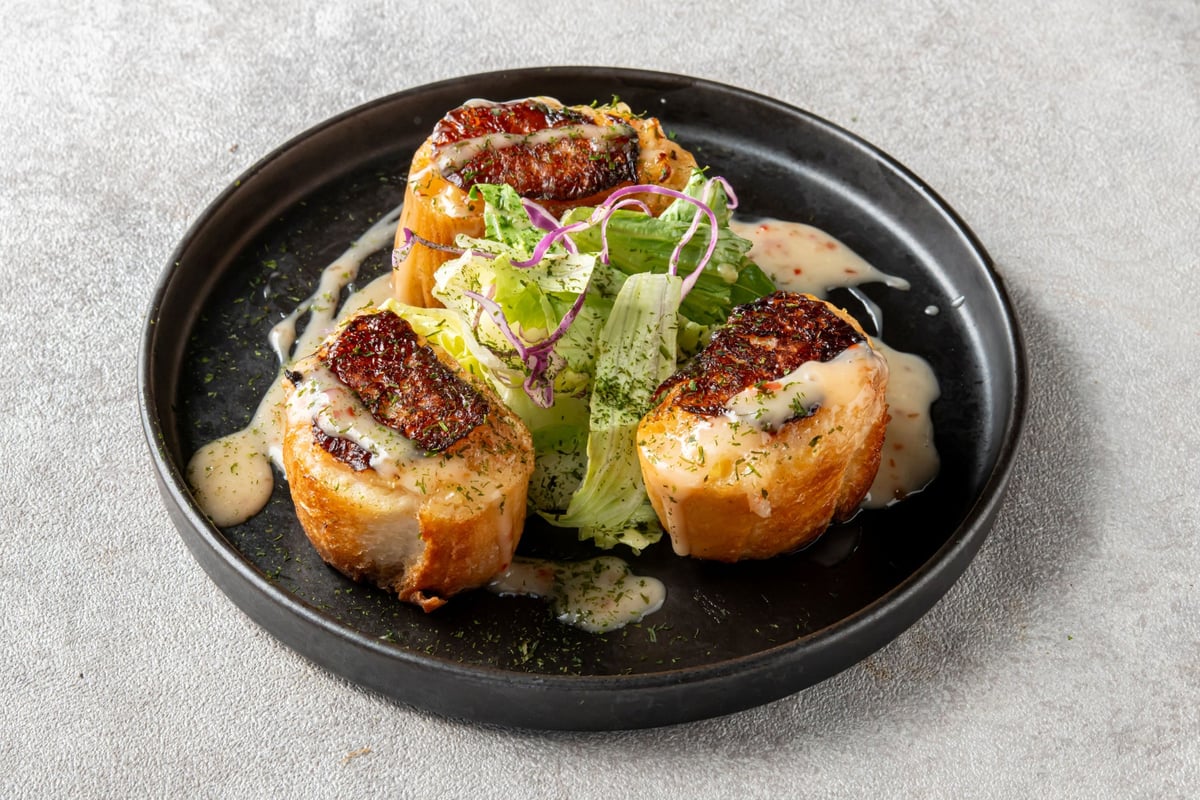 Juicy shrimp bread with sweet chili mayonnaise: ¥680 (tax included)