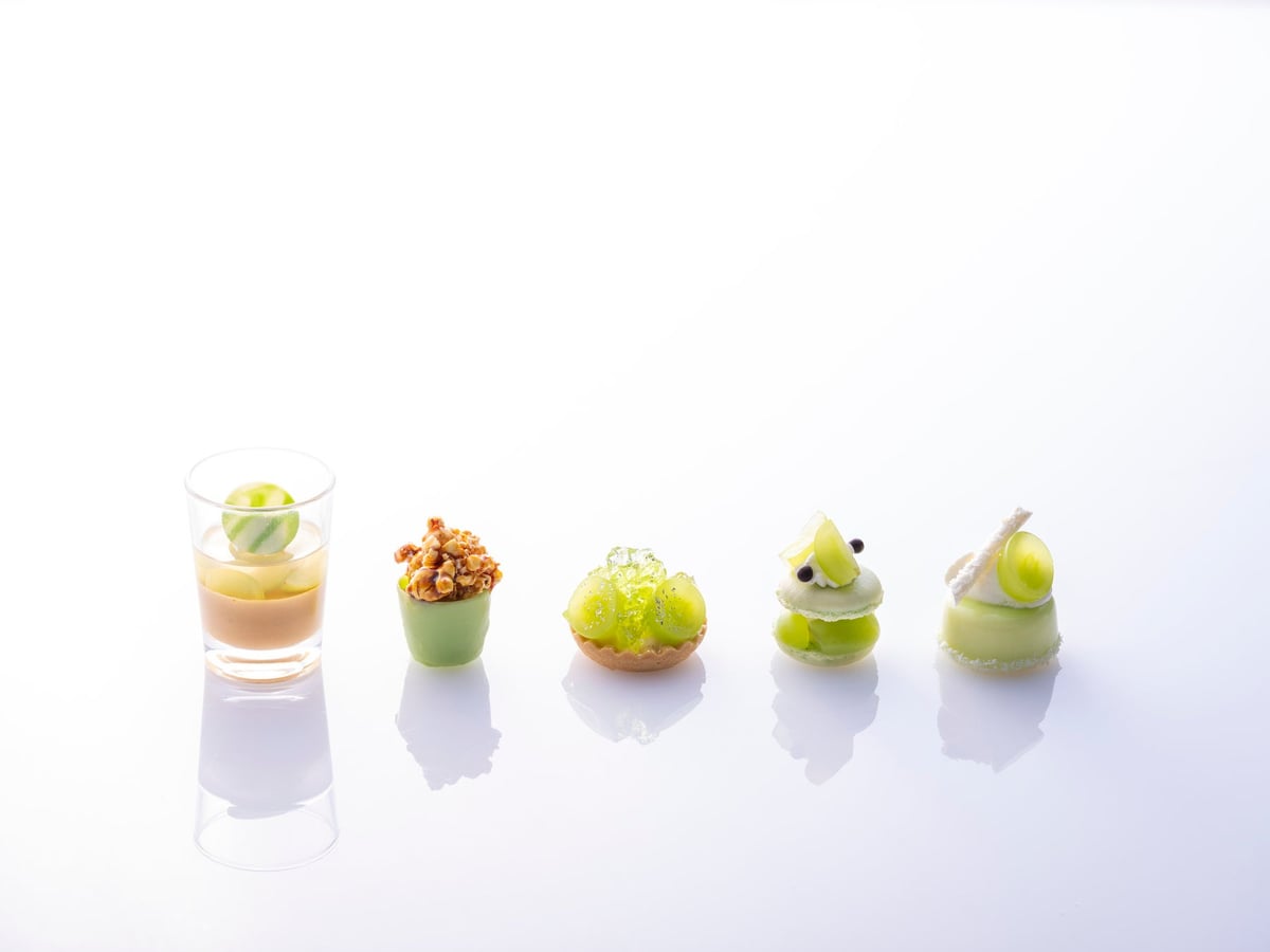 From the left: "Shine Muscat Verrine," "Shine Muscat Popcorn," "Shine Muscat Tart," "Shine Muscat Macaron," "Shine Muscat Mousse"
