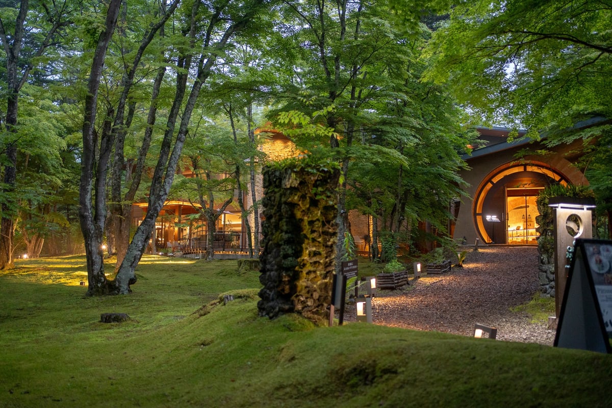Cleston Riverside Story Old Karuizawa standing at the night entrance