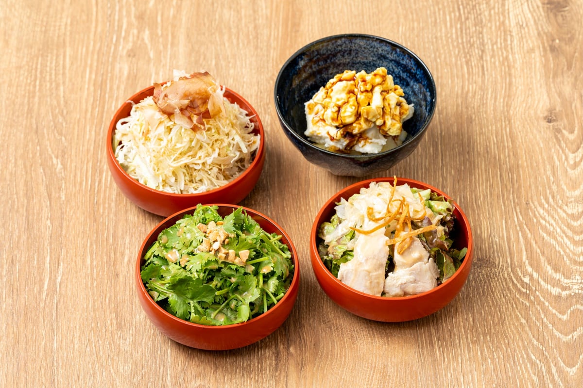 Mini Cabbage Salad / Mini Steamed Chicken Salad / Potato Salad / Mini Cilantro (Coriander) Salad — ¥880 (tax included)