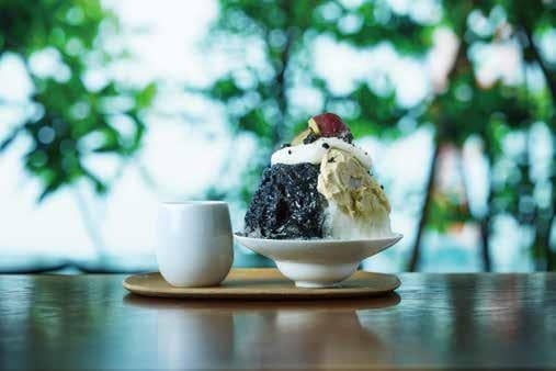 Black Sesame and Annou Imo ¥1,727 / ¥1,900 (includes black sesame honey, Wasanbon milk sauce, Annou Imo honey, Naruto Kintoki sweet potato, red beans, sweet potato cream, black sesame crackers)