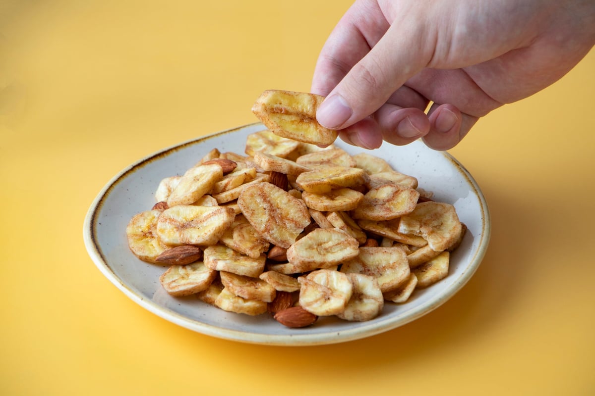 Dole Collaboration Sustainable Snack "Mottainai Banana Chips with Almonds" Launches in Japan from July 1