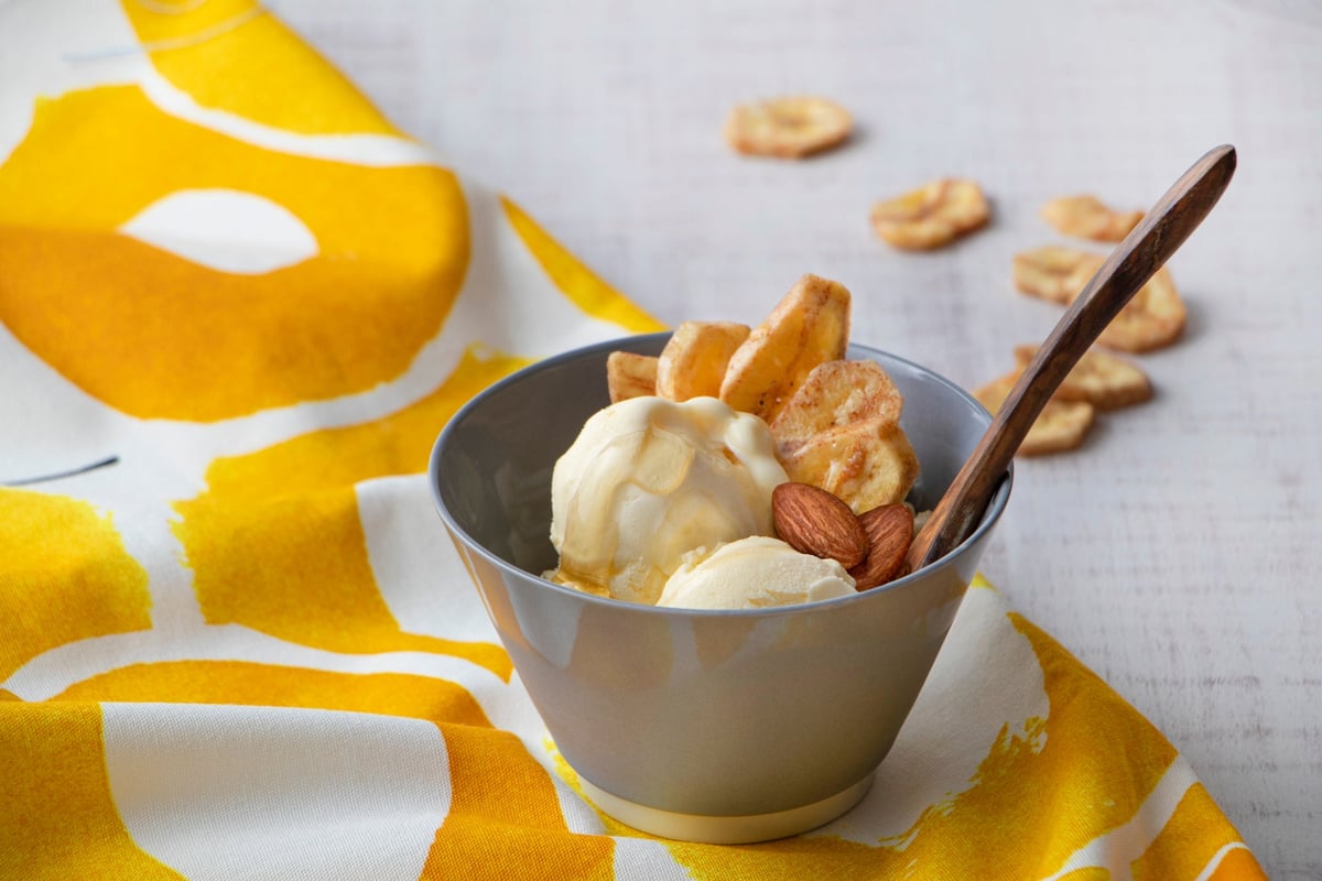 Dole Collaboration Sustainable Snack "Mottainai Banana Chips with Almonds" Launches in Japan from July 1
