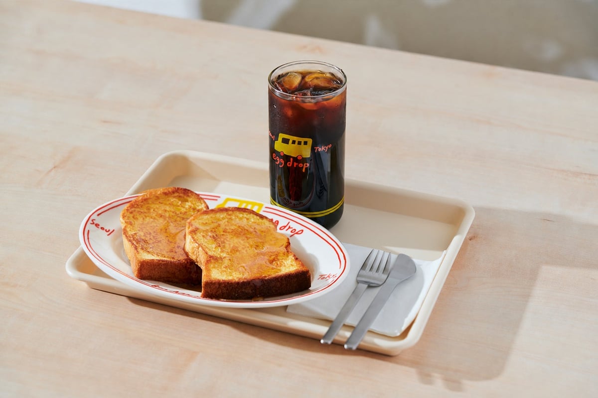 Enjoy the fairly rich scrambled eggs. Price: Regular ¥550 / Large ¥820 (tax included)