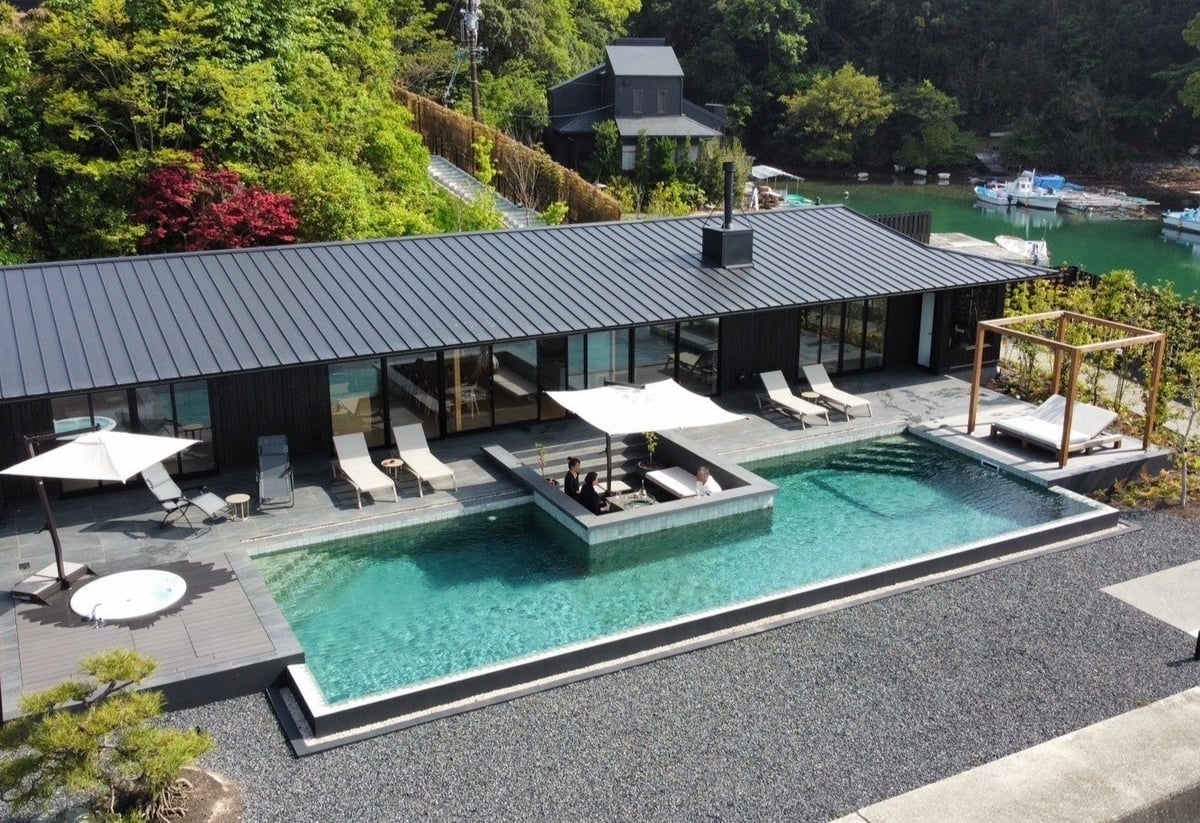 The accommodation building offers a panoramic view of Ago Bay.
