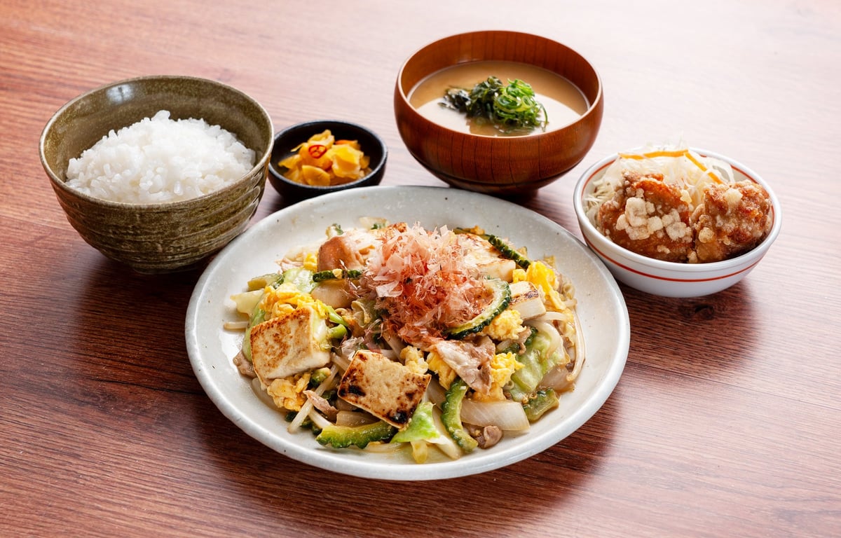 Goya Champuru Set Meal with 2 pieces of Chicken Karaage ¥1,340 (tax included)