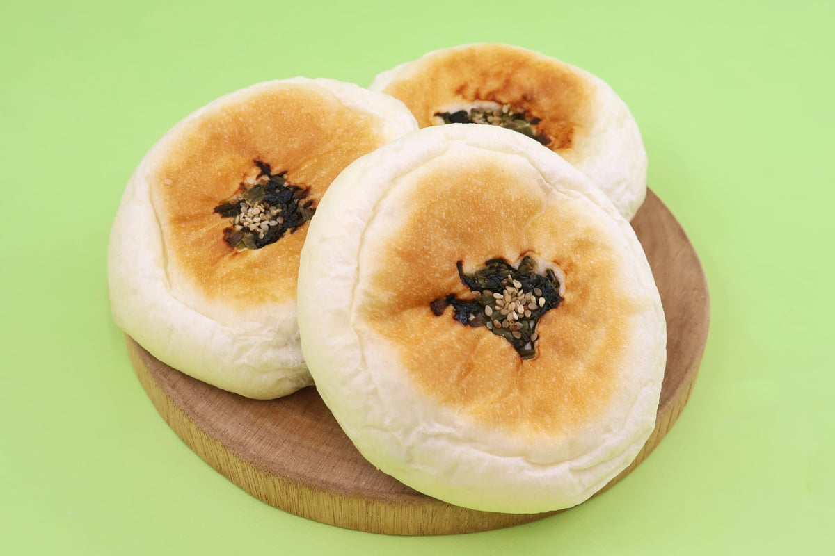 Shinshu-style Yaki Pan with sweet filling — ¥238 (tax included) for takeout, ¥242 (tax included) for dine-in
