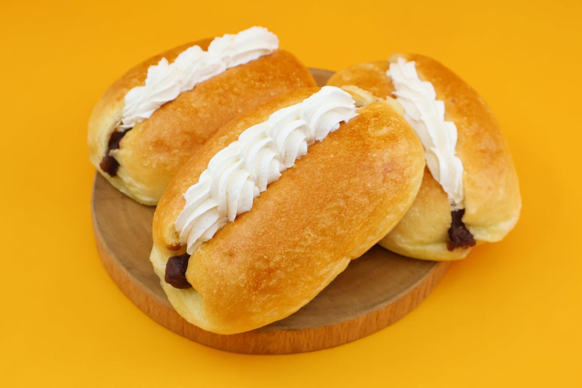 Sweet and savory Ogura An and whipped cream — ¥195 (tax included) for takeout, ¥198 (tax included) for dine-in
