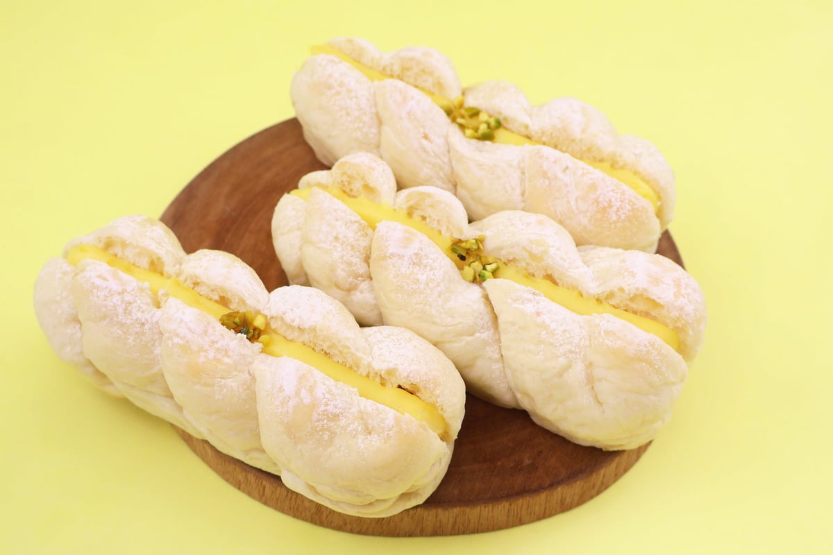 Crispy Pastry with fresh flavor — ¥238 (tax included) for takeout, ¥242 (tax included) for dine-in