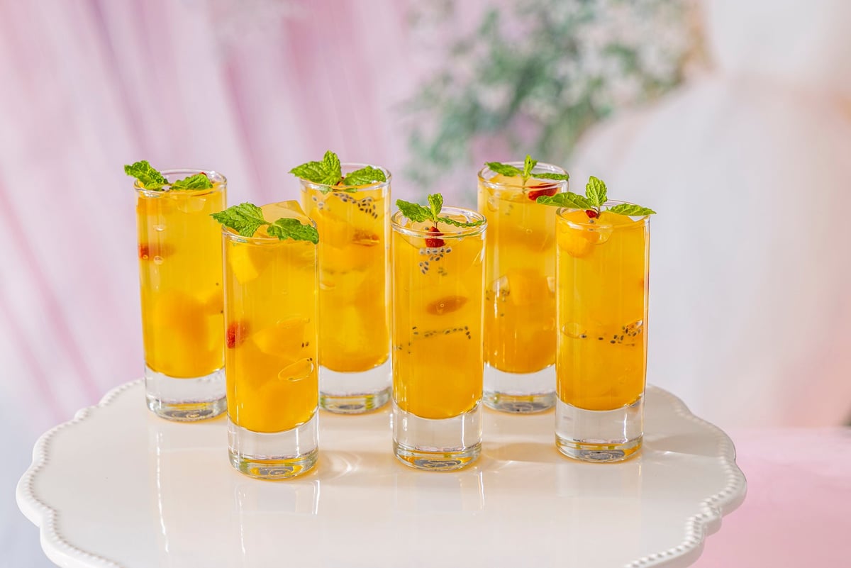 Mango warabi mochi and jasmine-flavored o-gyo-chi